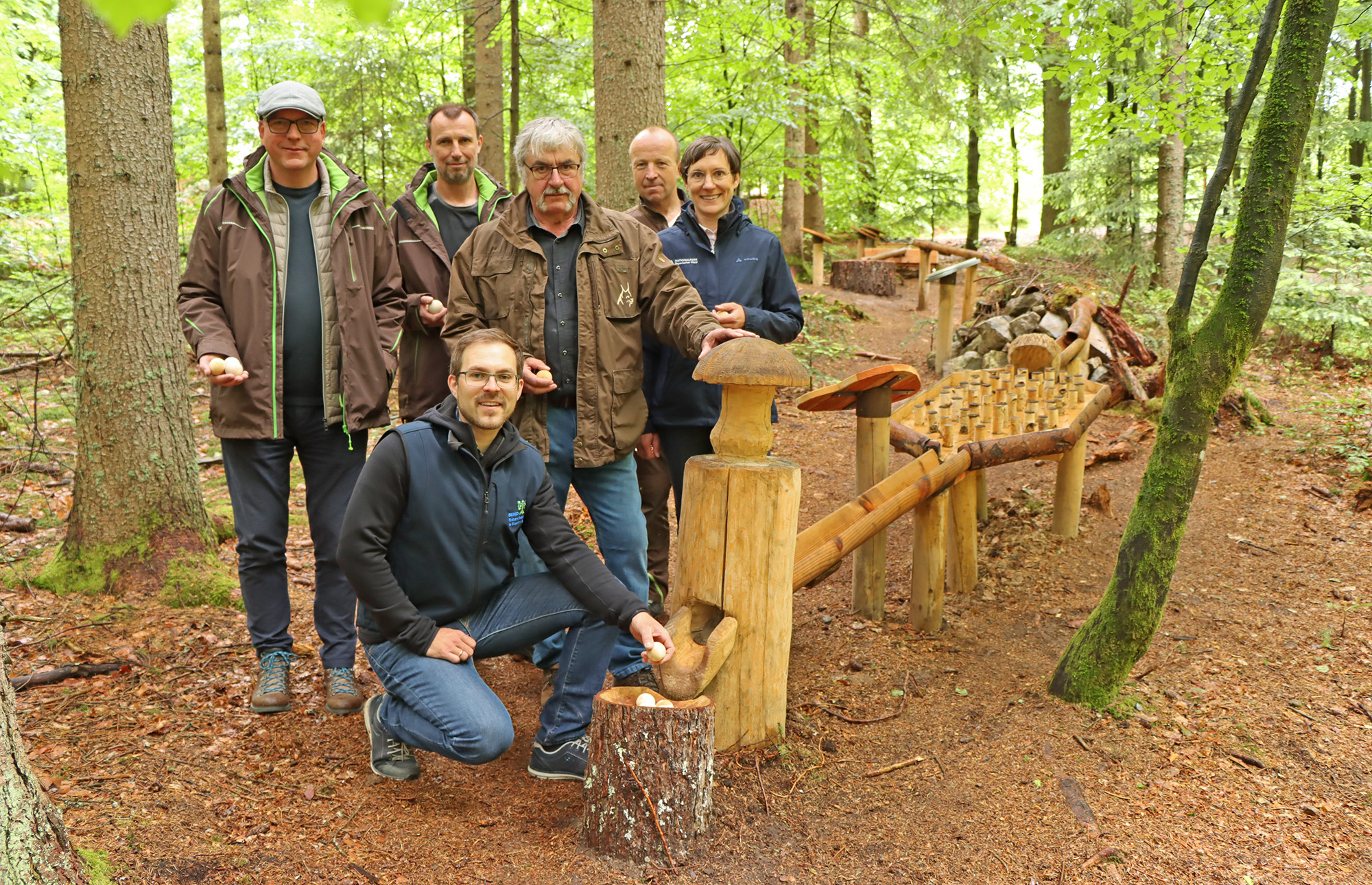 npv_bw_-_pm_35-24_am_haus_zur_wildnis_rollen_die_kugeln.jpg