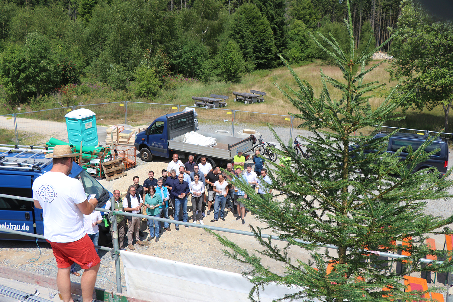 Beim Richtfest für das „Naturerlebnis Wistlberg“ (Foto: Nationalpark Bayerischer Wald)