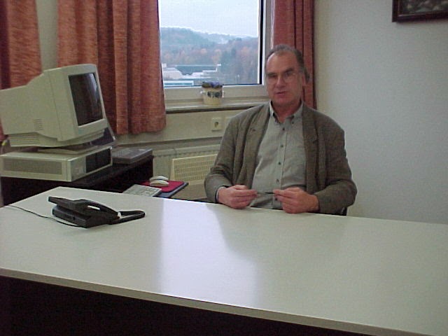 Günther Freund an seinem Schreibtisch im Vermessungsamt Freyung 