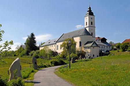 der Wallfahrtsweg und die Klosterkirche Sankt Oswald